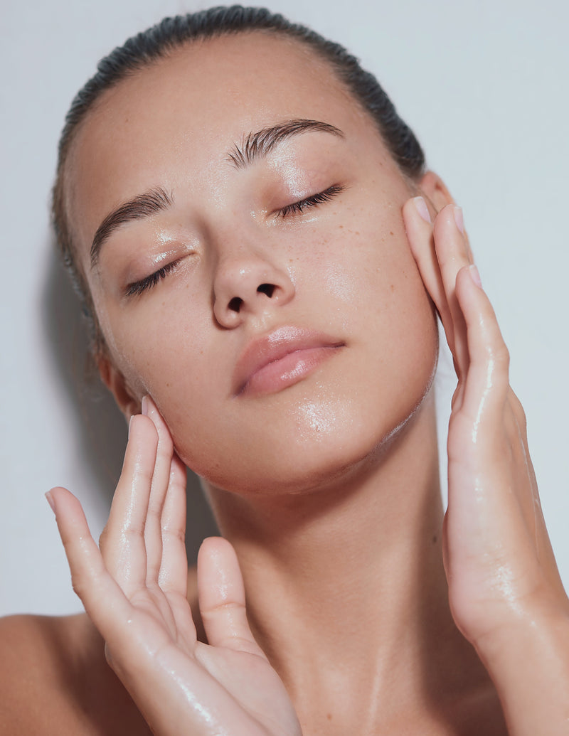 Akne Karşıtı Serum: Cildiniz İçin Gerçekten İşe Yarıyor Mu?