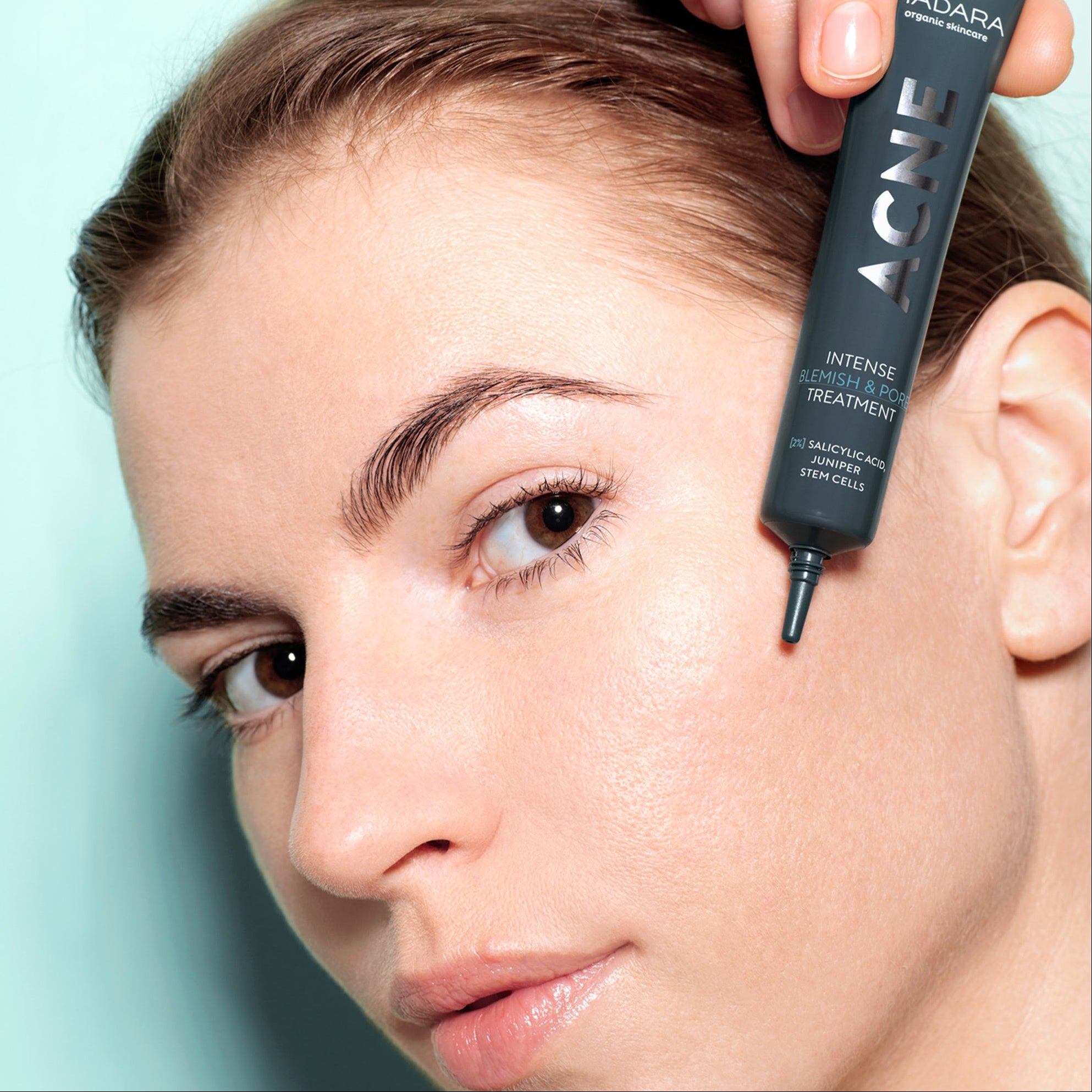 Mádara ACNE serum damlalıklı şişe ve gözenek bakımı formülü