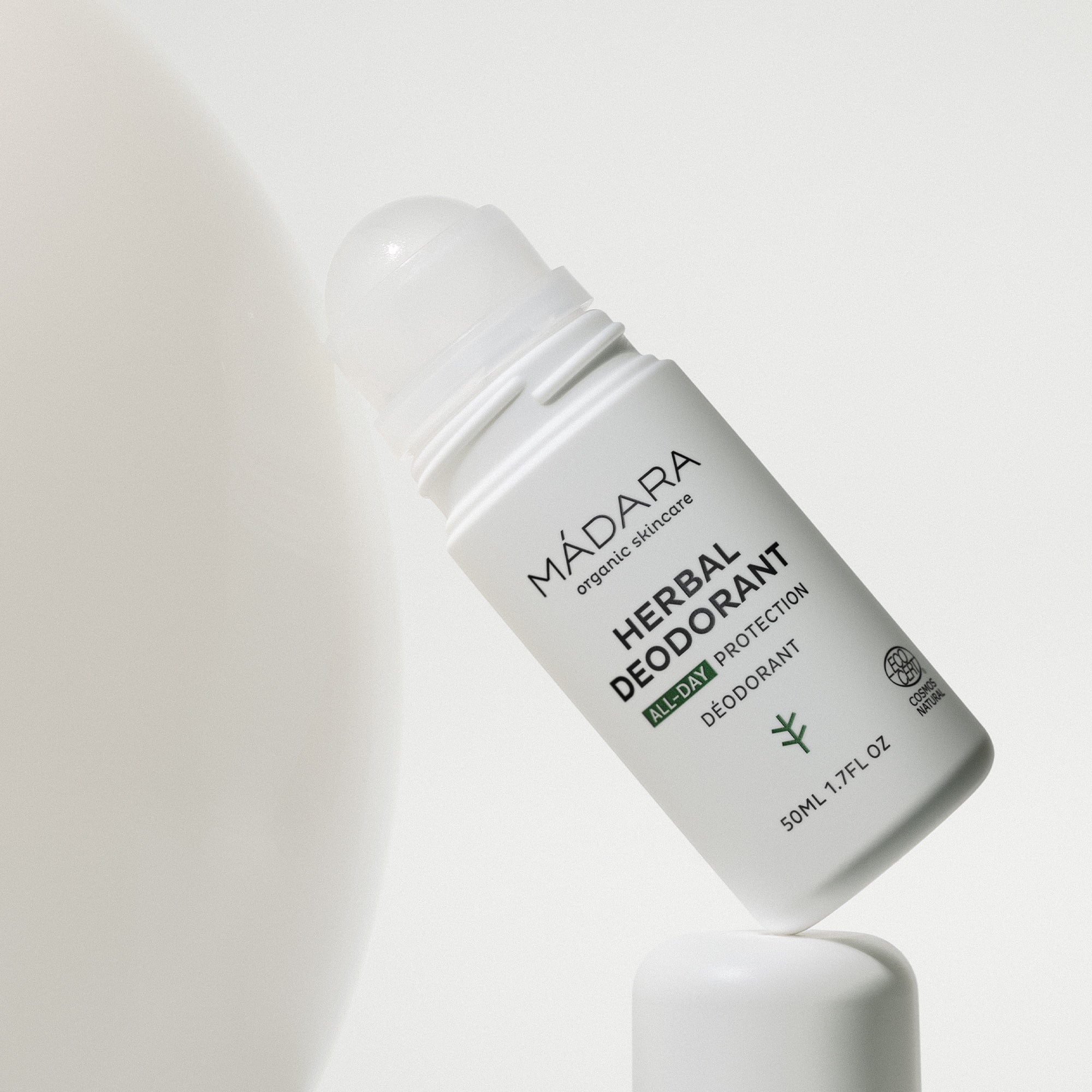 Mádara Herbal Deodorant bitkisel deodorant dekoratif ürün çekimi